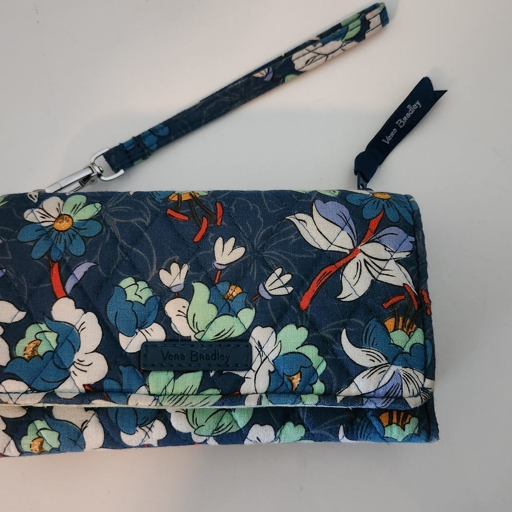 Vera Bradley RFID Smartphone Wristlet in cotton in pattern: Floral Bursts